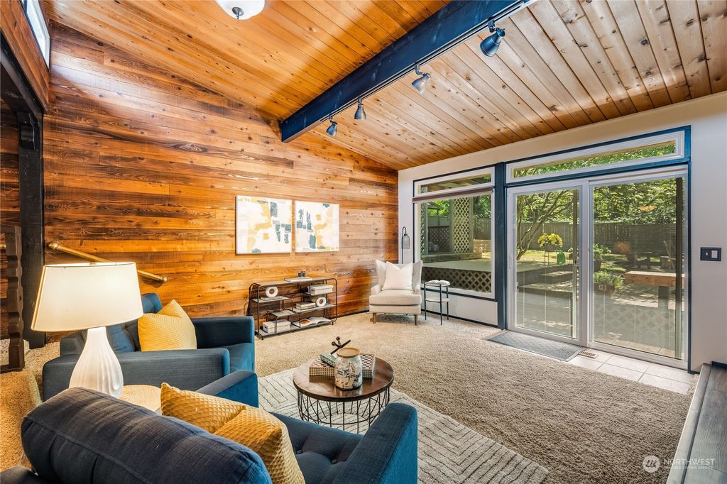 Photo of 1851 S 246th Place, Des Moines, WA 98198 (MLS # 2267663)
