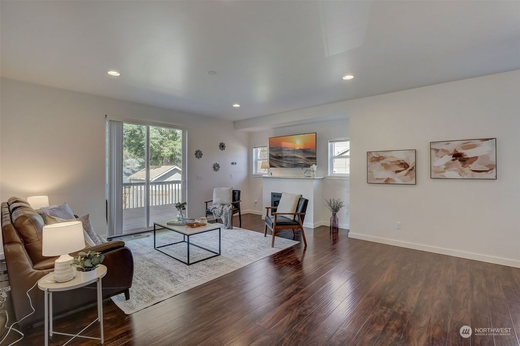 Photo of 225 N Cabot Road #A, Everett, WA 98203 (MLS # 2216766)