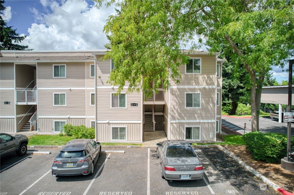 Photo of 12415 NE 130th Court #H102, Kirkland, WA 98034 (MLS # 2136800)