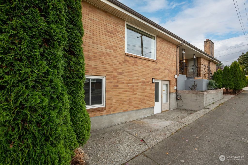 Photo of 865 NW 85th Street, Seattle, WA 98117 (MLS # 2011924)
