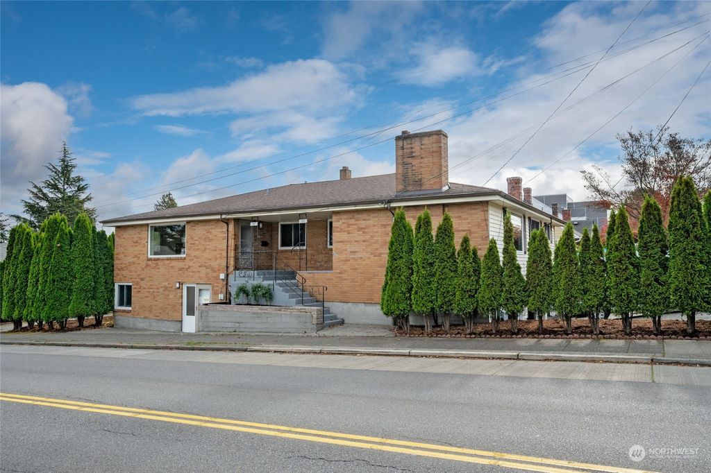 Photo of 865 NW 85th Street, Seattle, WA 98117 (MLS # 2011924)