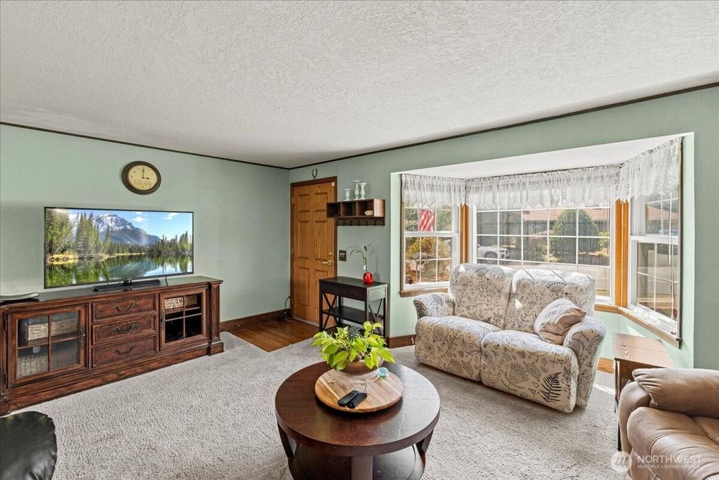 Photo of 19614 6th Avenue S, Des Moines, WA 98148 (MLS # 2415401)