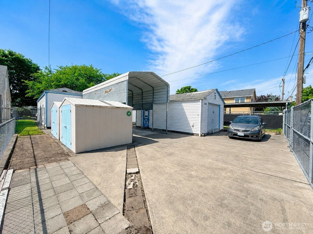 Photo of 566 25th Avenue, Longview, WA 98632 (MLS # 2531729)