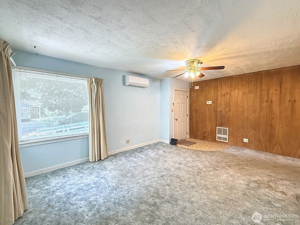 Photo of 566 25th Avenue, Longview, WA 98632 (MLS # 2531729)