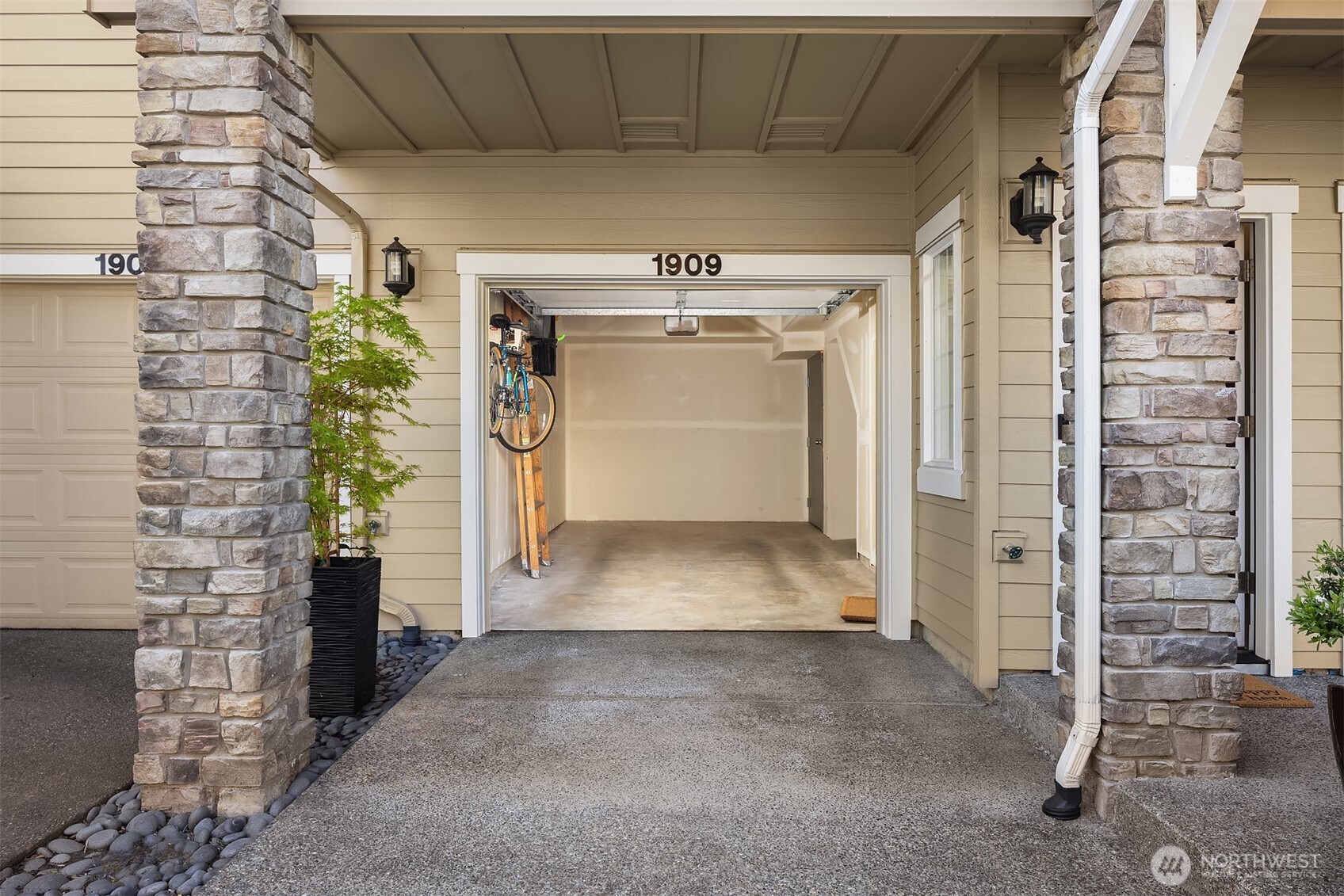 1909 16th Lane NE 1909
