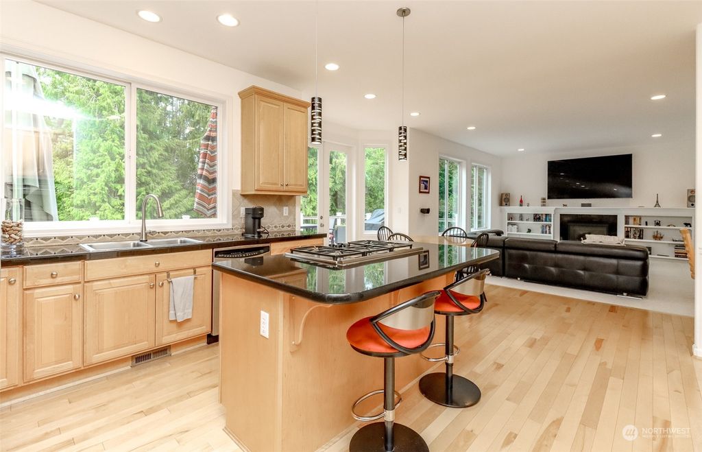 Photo of 21933 NE 11th Street, Sammamish, WA 98074 (MLS # 2201594)