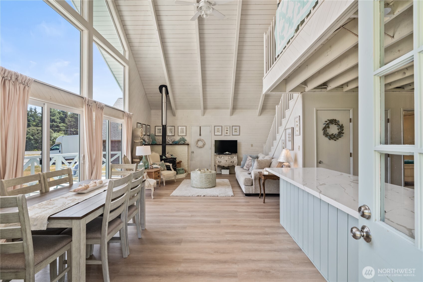 195 Ocean Shores Boulevard SW