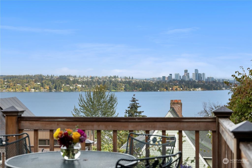 Photo of 1626 39th Avenue, Seattle, WA 98122 (MLS # 2302413)