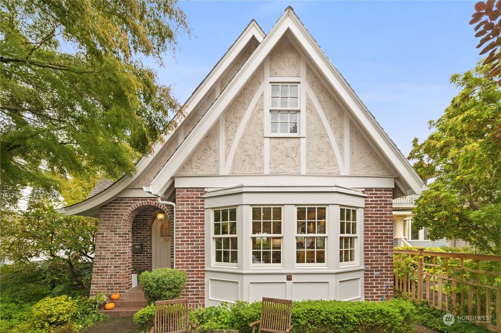 Photo of 1626 39th Avenue, Seattle, WA 98122 (MLS # 2302413)