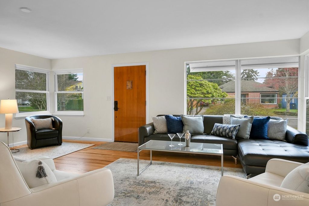 Photo of 12045 Phinney Avenue N, Seattle, WA 98133 (MLS # 2204318)