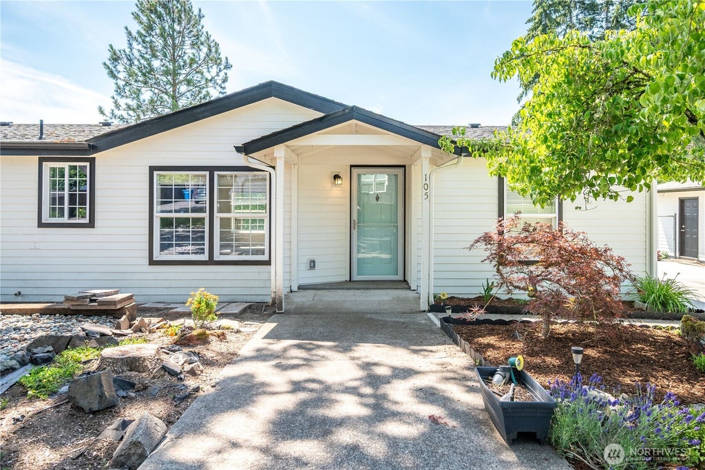 Photo of 105 Robin Court, Longview, WA 98632 (MLS # 2547115)