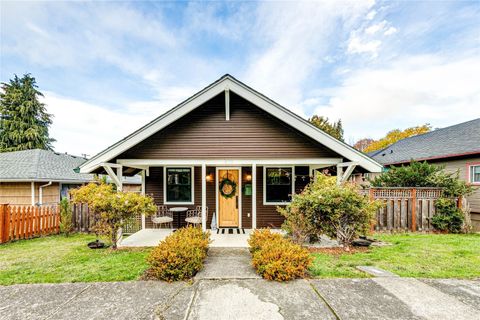 Photo of 917 E 9th Street, Port Angeles, WA 98362 (MLS # 2452049)