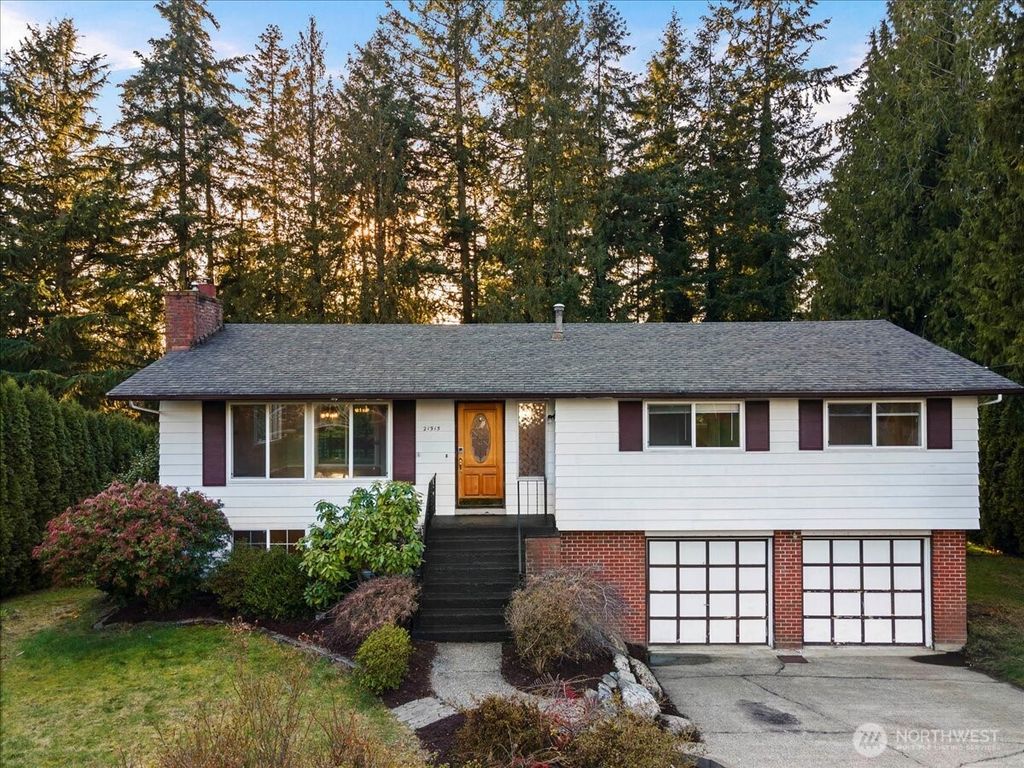 Photo of 21915 105th Avenue SE, Kent, WA 98031 (MLS # 2326558)