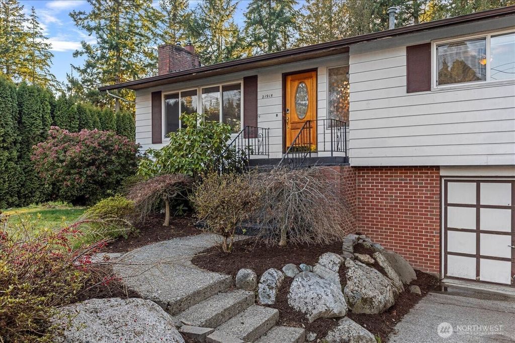 Photo of 21915 105th Avenue SE, Kent, WA 98031 (MLS # 2326558)