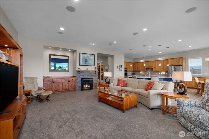 4242 Vashon Drive NE