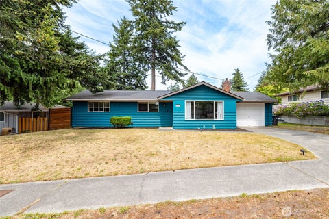 Photo of 1580 NE 11th Avenue, Oak Harbor, WA 98277 (MLS # 2558234)
