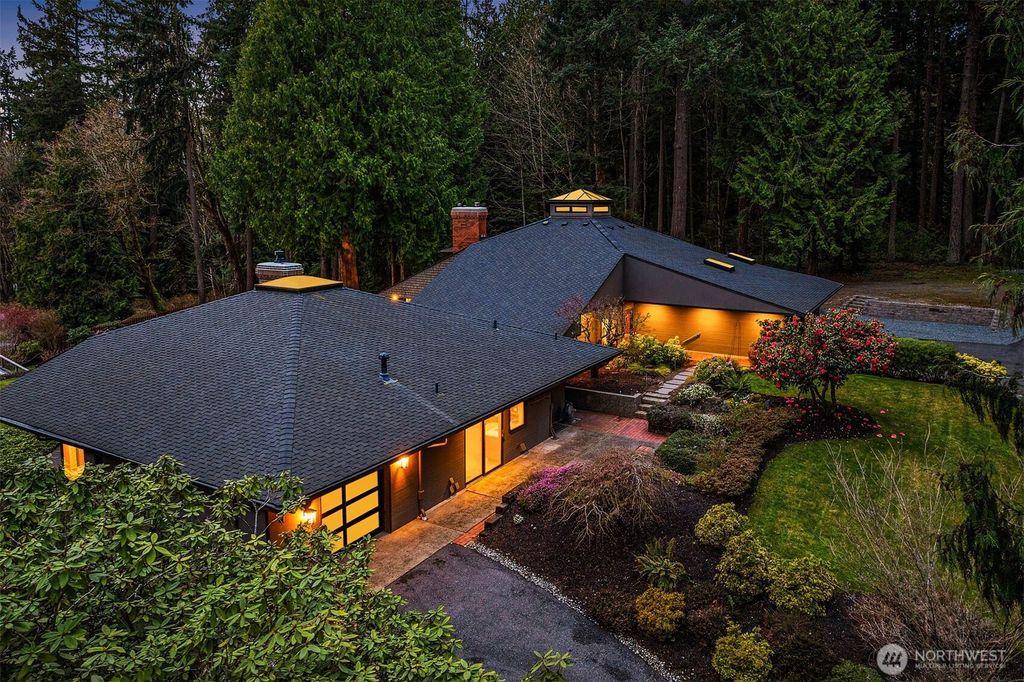 Photo of 12210 NE 39th Street, Bellevue, WA 98005 (MLS # 2502331)