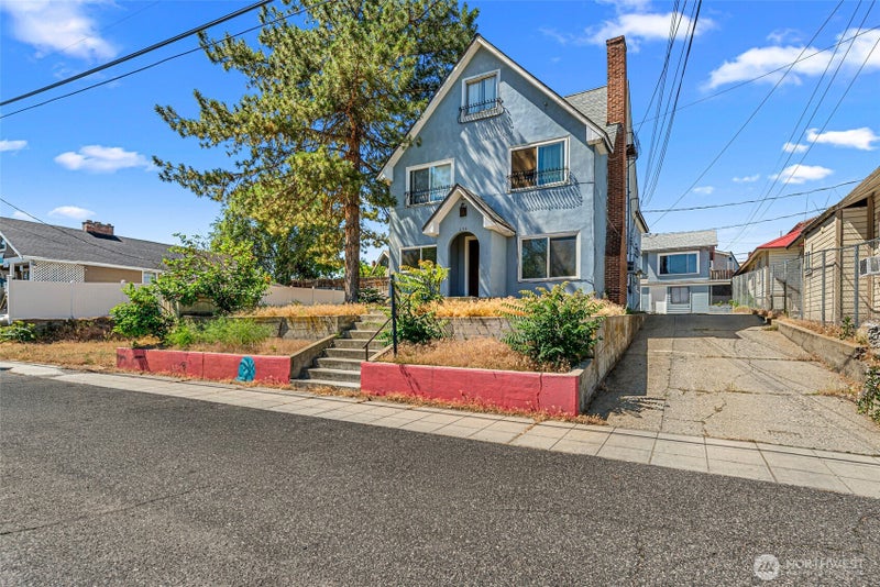 330 Roosevelt Avenue