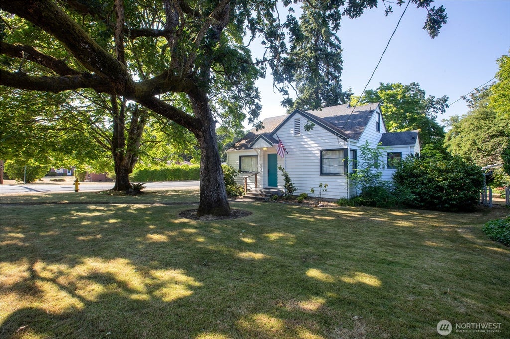 Photo of 6621 Alfaretta Street SW, Lakewood, WA 98499 (MLS # 2555178)