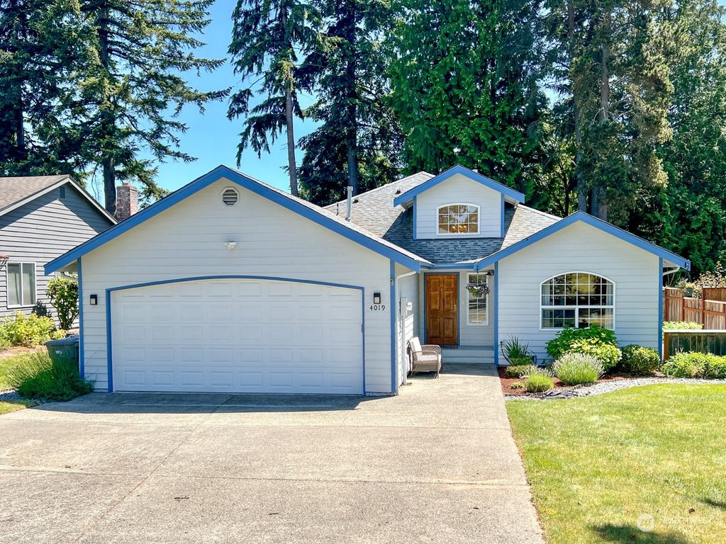 Photo of 4019 NE 17th Street, Renton, WA 98056 (MLS # 2254436)