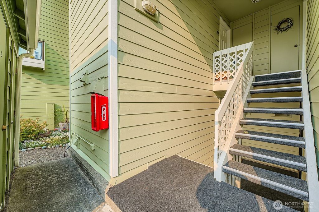 Photo of 22238 24th Avenue SE #L87, Des Moines, WA 98198 (MLS # 2430317)