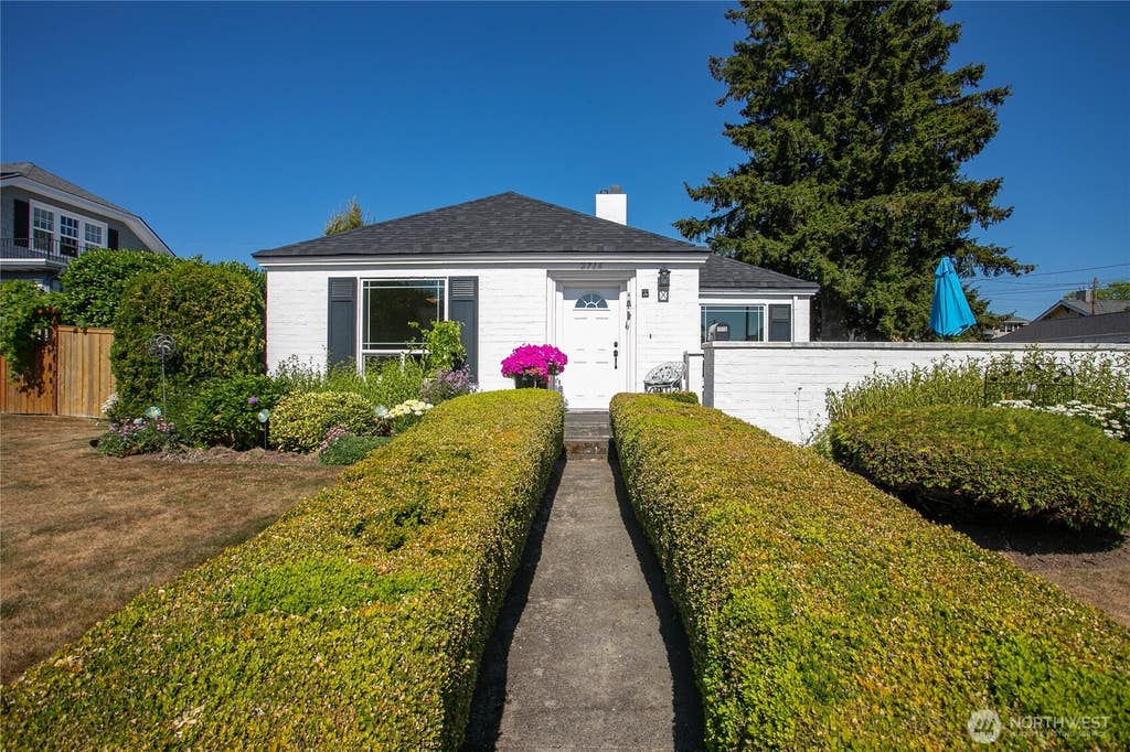 Photo of 2716 Cornwall Avenue, Bellingham, WA 98225 (MLS # 2572848)