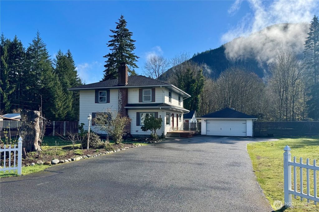 Photo of 950 Montague Avenue, Darrington, WA 98241 (MLS # 2343440)