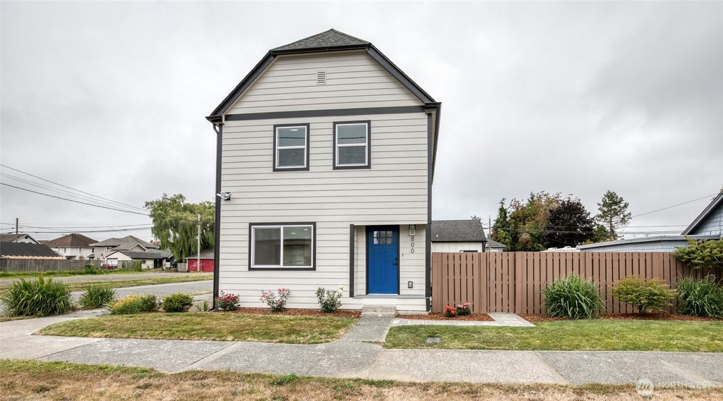 Photo of 800 E Market Street, Aberdeen, WA 98520 (MLS # 2573573)