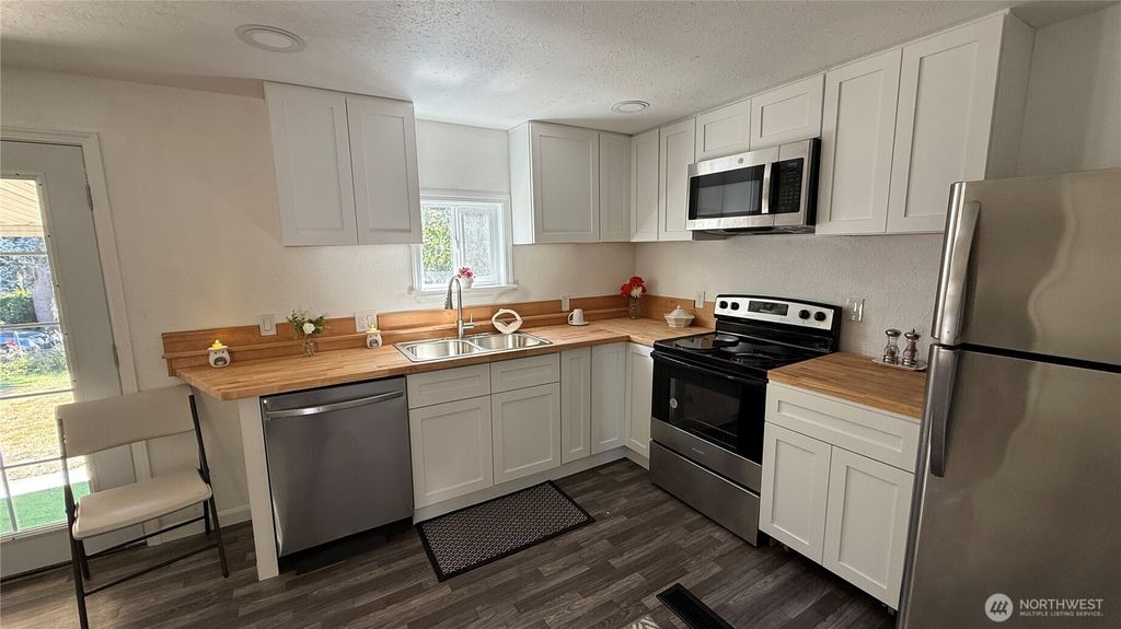 Photo of 11517 155th Avenue SE, Renton, WA 98058 (MLS # 2419915)