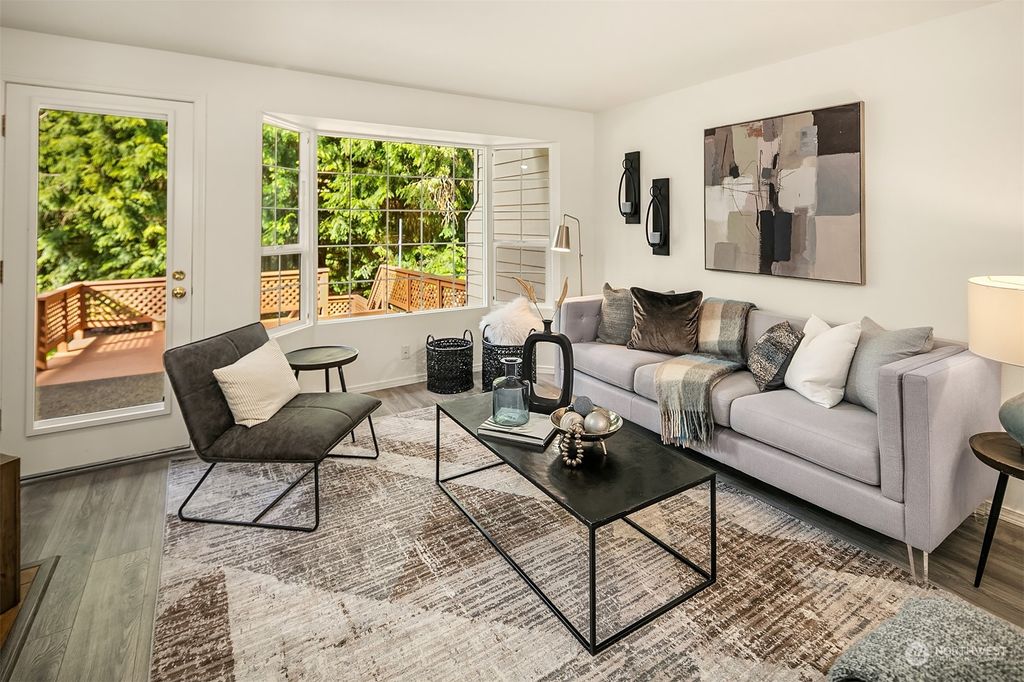 Photo of 13722 NE 85th Street, Redmond, WA 98052 (MLS # 2227981)