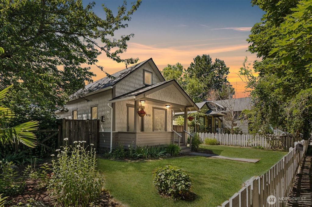 Photo of 930 S M Street, Tacoma, WA 98405 (MLS # 2494625)