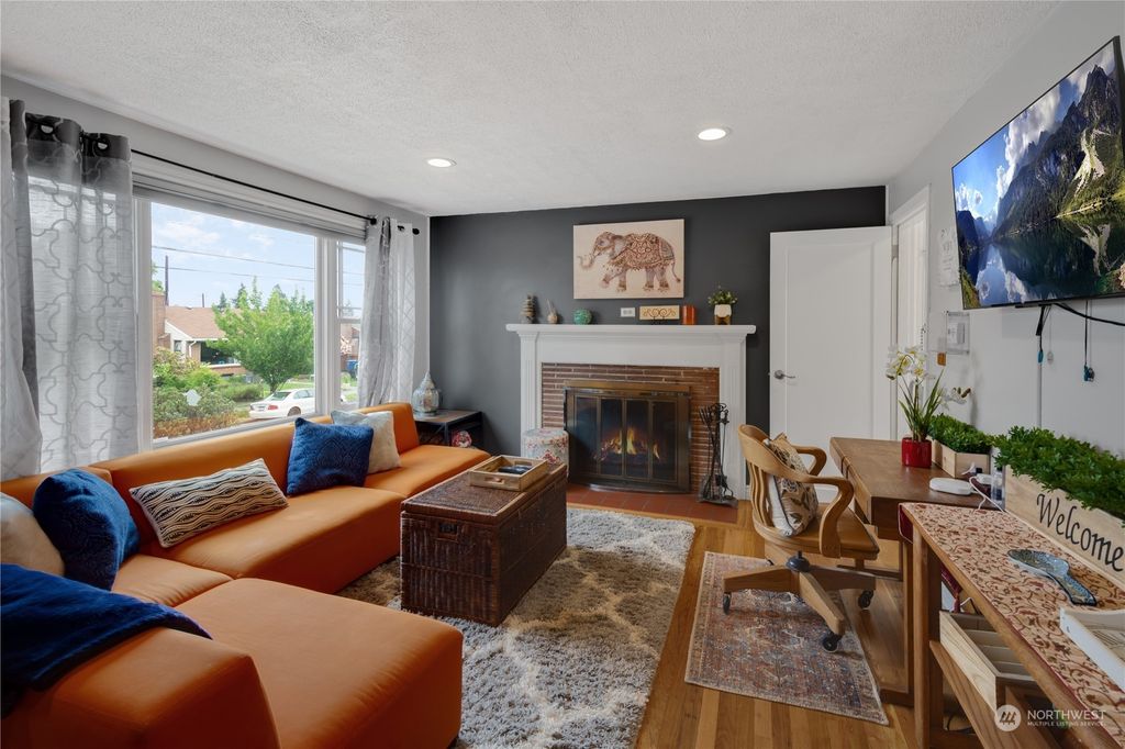 Photo of 5109 S Findlay Street, Seattle, WA 98118 (MLS # 2068969)