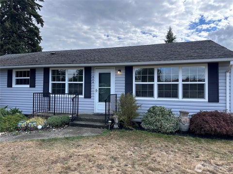 Photo of 424 50th Street SW, Everett, WA 98203 (MLS # 2586380)