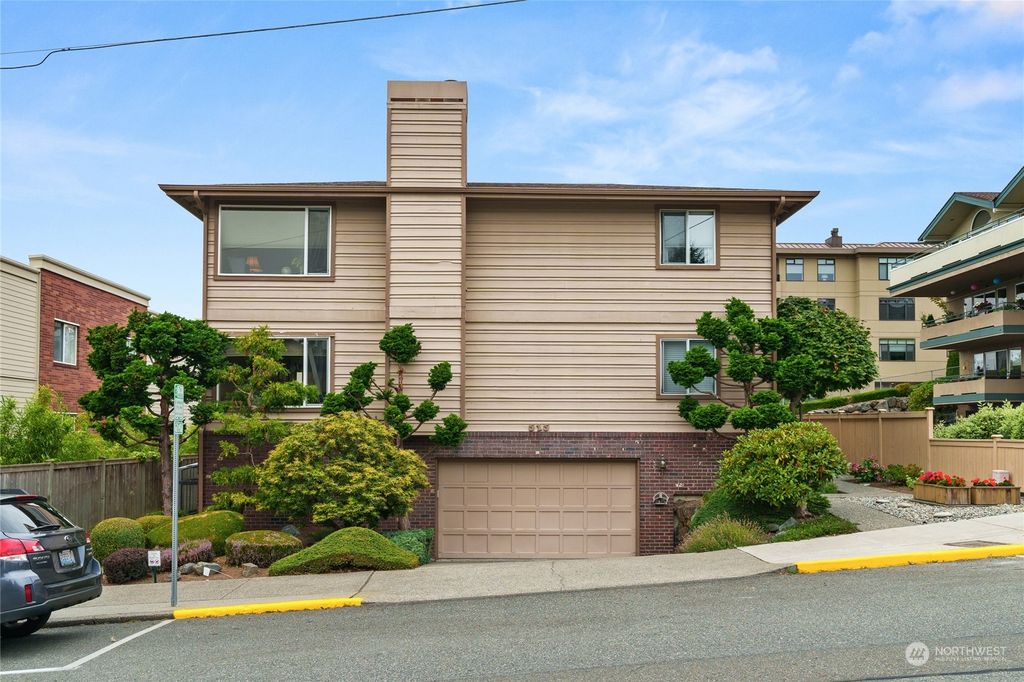 Photo of 515 Walnut Street #2, Edmonds, WA 98020 (MLS # 2155787)
