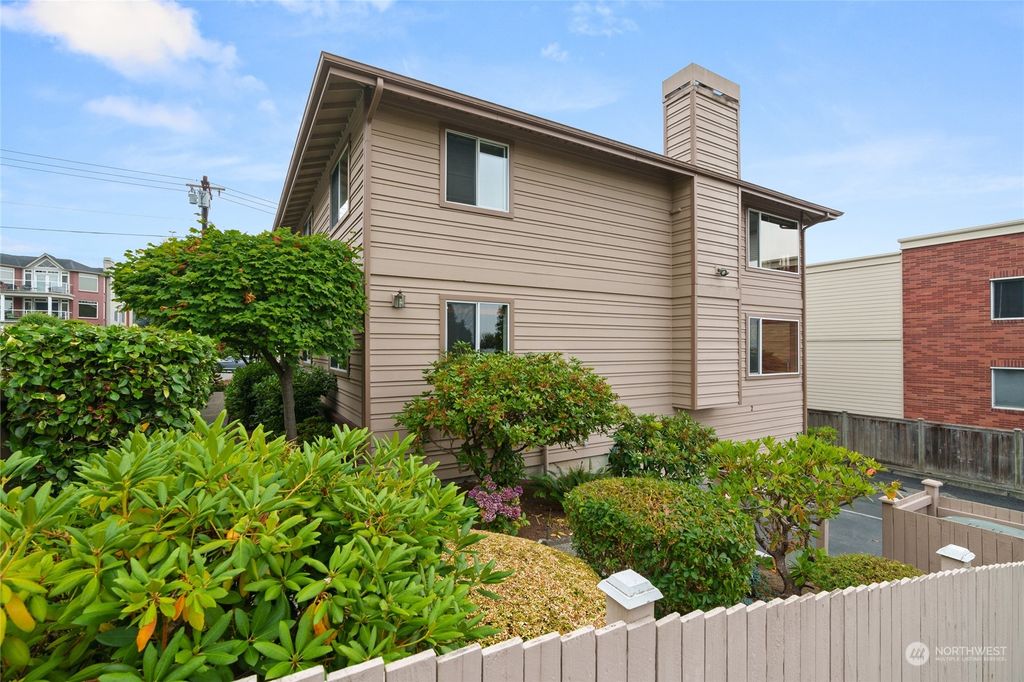 Photo of 515 Walnut Street #2, Edmonds, WA 98020 (MLS # 2155787)