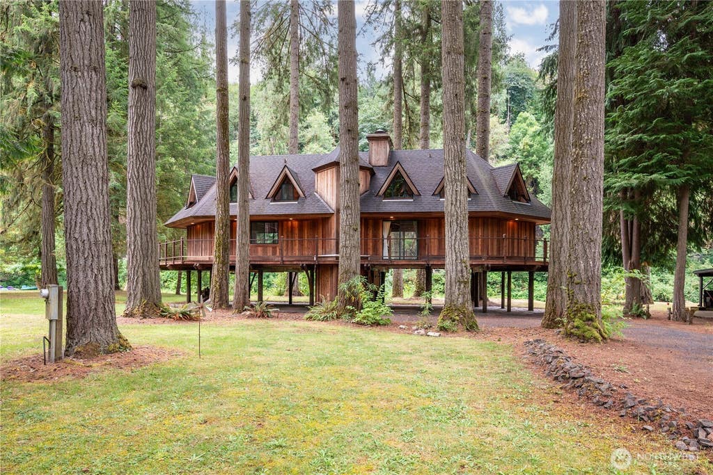 Photo of 211 LaVerne Drive, Kalama, WA 98625 (MLS # 2548509)