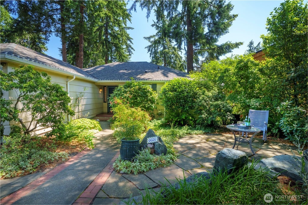 Photo of 6626 57th Avenue NE, Seattle, WA 98115 (MLS # 2551338)