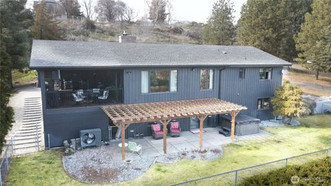 Photo of 190 Hennepin St, Okanogan, WA 98840 (MLS # 2490218)