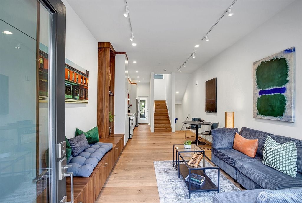 Photo of 635 13th Avenue E, Seattle, WA 98102 (MLS # 2477033)