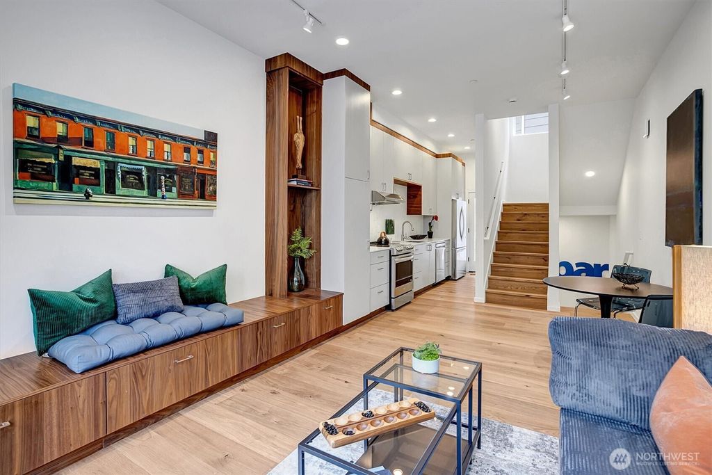 Photo of 635 13th Avenue E, Seattle, WA 98102 (MLS # 2477033)