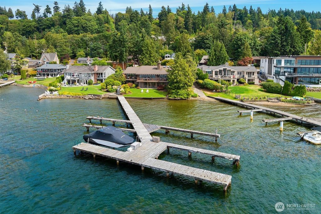 Photo of 4723 Lakehurst Lane, Bellevue, WA 98006 (MLS # 2412881)