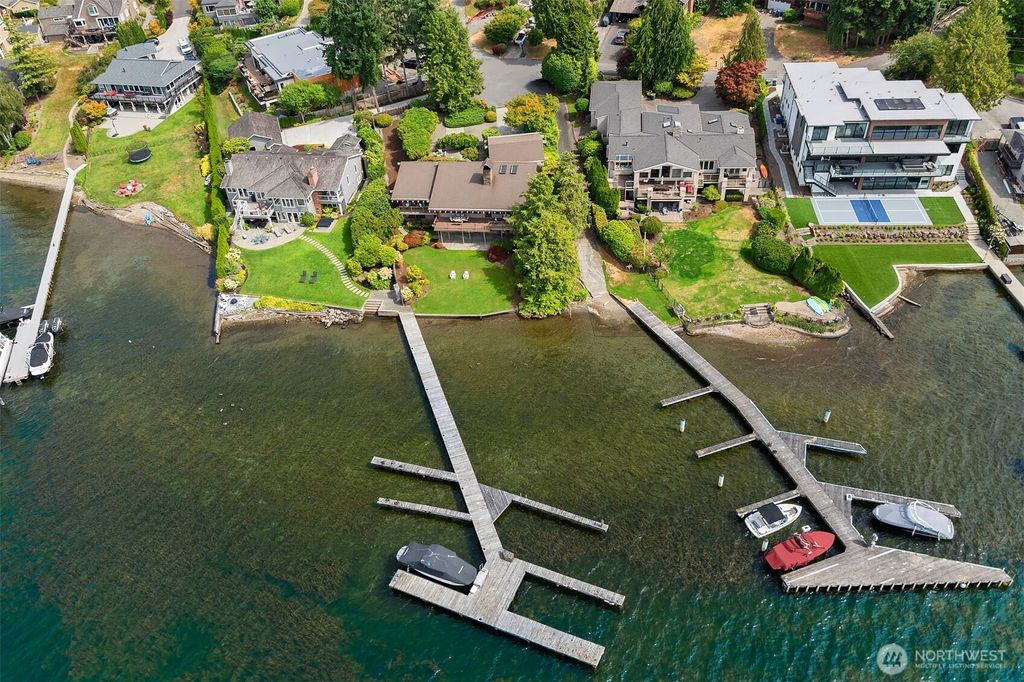 Photo of 4723 Lakehurst Lane, Bellevue, WA 98006 (MLS # 2412881)