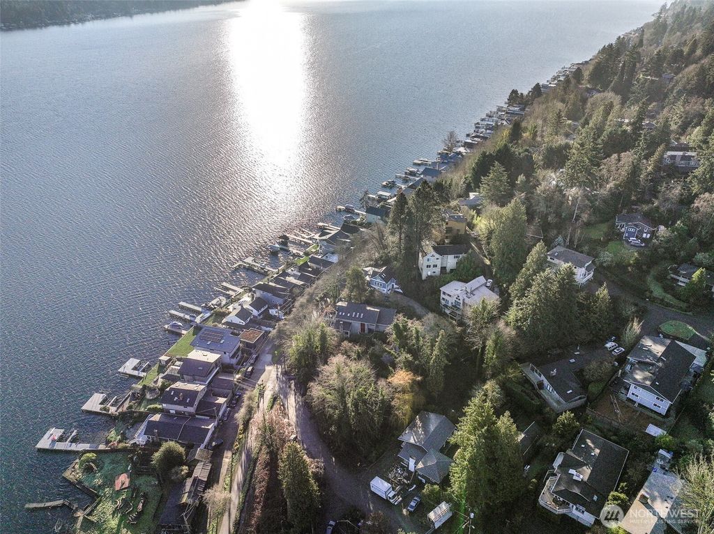 Photo of 4273 NE 125th Street, Seattle, WA 98125 (MLS # 2478148)