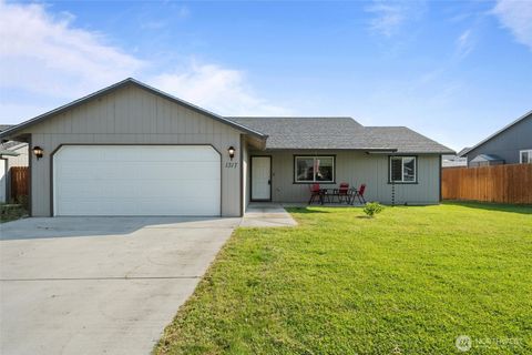Photo of 1317 W Electra Street, Moses Lake, WA 98837 (MLS # 2427973)