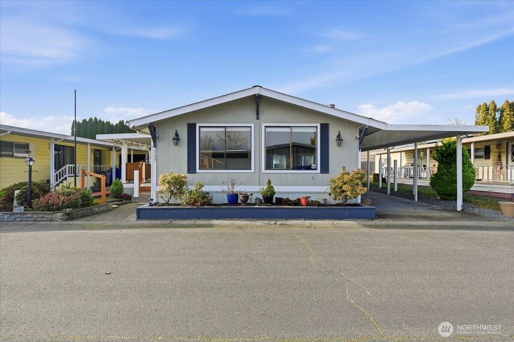 Photo of 1402 22nd Street NE #127, Auburn, WA 98002 (MLS # 2471394)