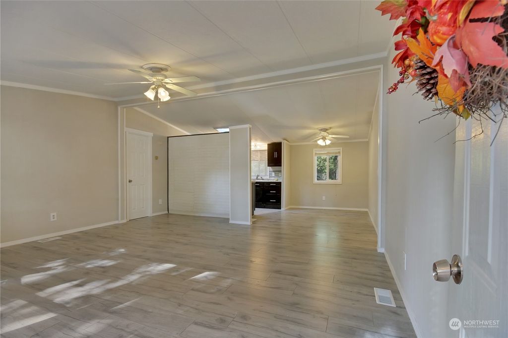 listing image 9368783641637074365