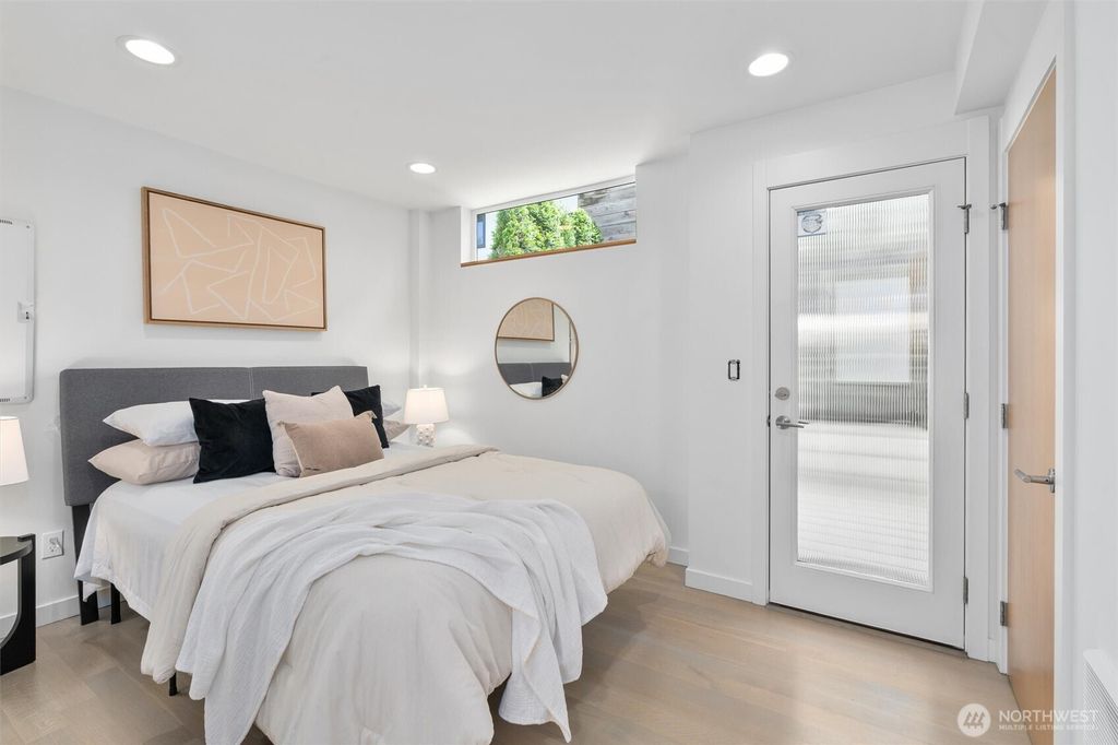 Photo of 2619 Franklin Avenue E, Seattle, WA 98102 (MLS # 2374472)