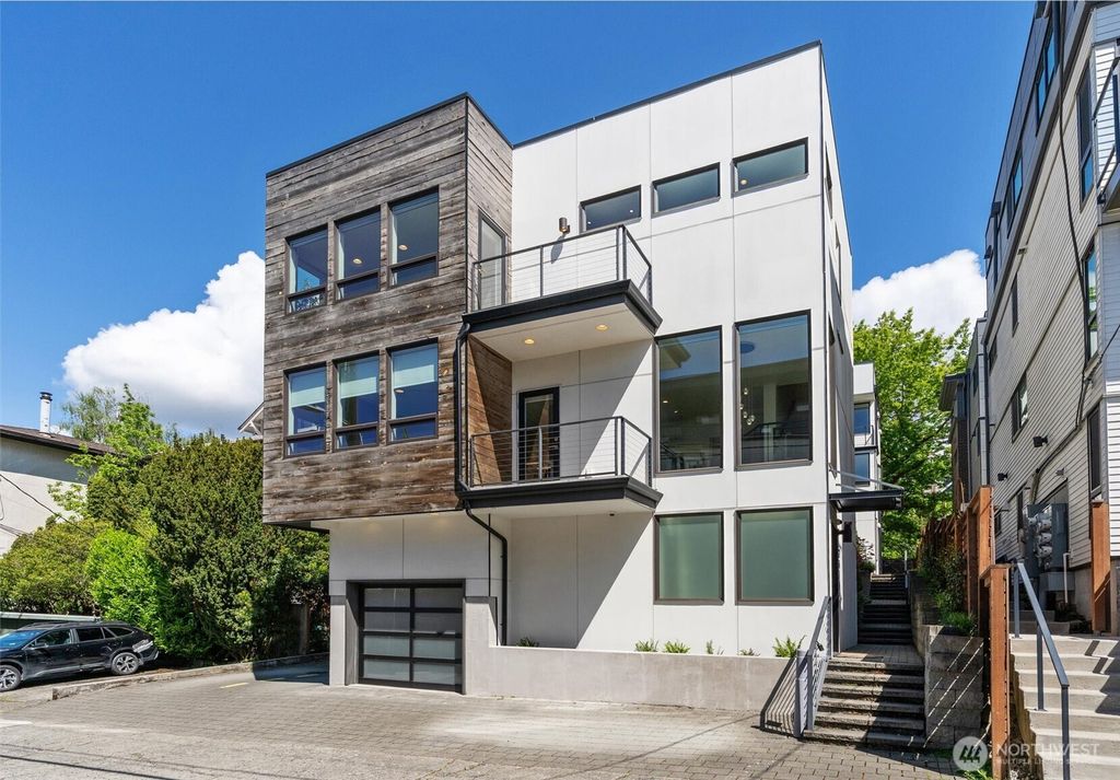 Photo of 2619 Franklin Avenue E, Seattle, WA 98102 (MLS # 2374472)