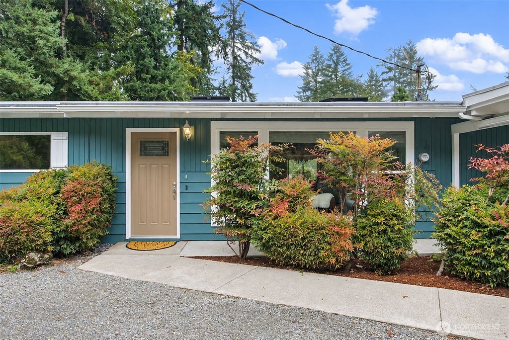 Photo of 16318 SE Newport Way, Bellevue, WA 98006 (MLS # 2580647)