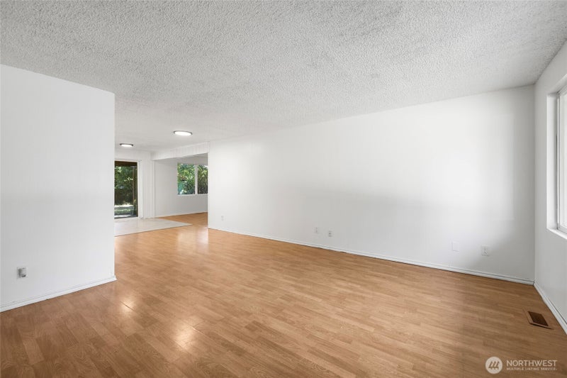 1112 Ridgeway Drive
